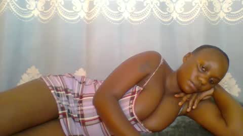 Snapshot of prettydarkskin002 chatting on May 5, 5:04 am SHANIA online show from May 5, 5:04 am