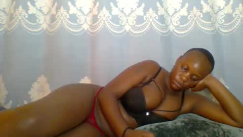 Snapshot of prettydarkskin002 chatting on May 6, 6:30 am SHANIA online show from May 6, 6:30 am