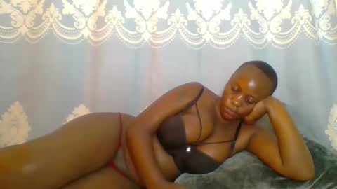 Snapshot of prettydarkskin002 chatting on May 7, 7:47 am SHANIA online show from May 7, 7:47 am