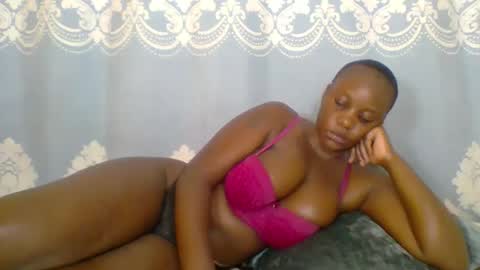 Snapshot of prettydarkskin002 chatting on May 9, 10:09 am SHANIA online show from May 9, 10:09 am