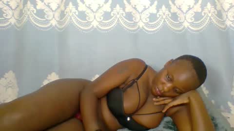 Snapshot of prettydarkskin002 chatting on May 13, 9:00 pm SHANIA online show from May 13, 9:00 pm