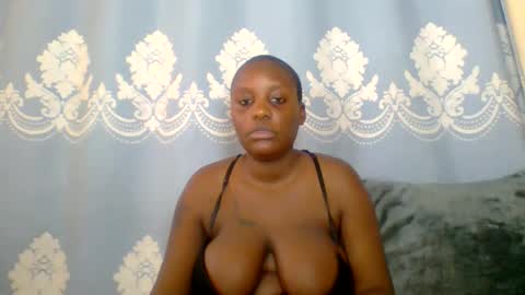 Snapshot of prettydarkskin002 chatting on May 15, 10:00 am SHANIA online show from May 15, 10:00 am