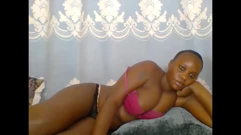 Snapshot of prettydarkskin002 chatting on May 16, 10:47 am SHANIA online show from May 16, 10:47 am