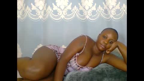 Snapshot of prettydarkskin002 chatting on May 16, 10:52 pm SHANIA online show from May 16, 10:52 pm
