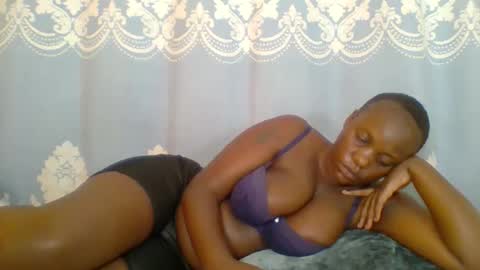 Snapshot of prettydarkskin002 chatting on May 25, 10:32 am SHANIA online show from May 25, 10:32 am