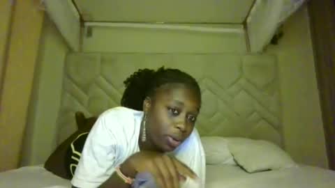 prettydulce online show from May 2, 3:33 am