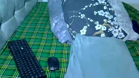 Prettiesexxy online show from February 5, 12:26 am