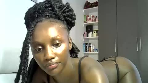 Snapshot of prettygee21 chatting on April 7, 8:59 am Pretty darkskin doll online show from April 7, 8:59 am