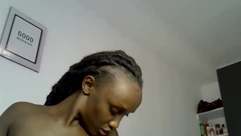 Snapshot of prettygee21 chatting on April 14, 8:42 am Pretty darkskin doll online show from April 14, 8:42 am