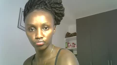 Snapshot of prettygee21 chatting on April 20, 9:45 am Pretty darkskin doll online show from April 20, 9:45 am