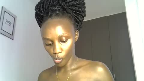 Snapshot of prettygee21 chatting on April 21, 11:38 am Pretty darkskin doll online show from April 21, 11:38 am