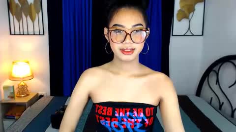 Snapshot of prettyhothugecock chatting on February 13, 9:17 pm prettyhothugecock online show from February 13, 9:17 pm