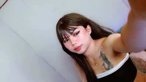 Snapshot of prettyjulian chatting on February 9, 12:39 am SEXY JULIA online show from February 9, 12:39 am