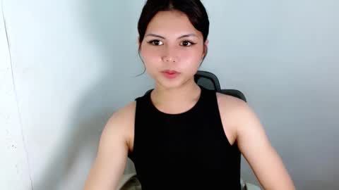 Snapshot of prettyjulian chatting on December 17, 10:21 am SEXY JULIA online show from December 17, 10:21 am
