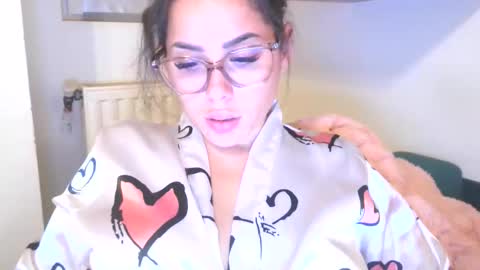 prettyjulliette online show from October 28, 1:09 am