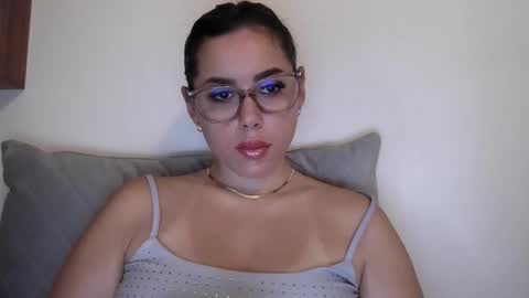 prettyjulliette online show from November 17, 1:28 pm