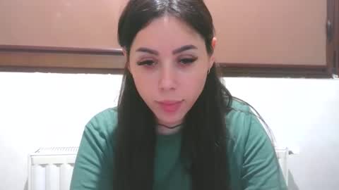 prettyjulliette online show from March 29, 8:20 pm