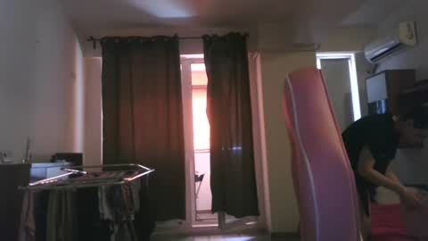 Snapshot of prettyjulliette chatting on June 19, 12:20 pm prettyjulliette online show from June 19, 12:20 pm