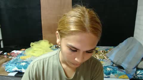 Snapshot of prettykate_04 chatting on January 28, 5:00 am Kate online show from January 28, 5:00 am