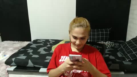 Snapshot of prettykate_04 chatting on February 8, 9:35 am Kate online show from February 8, 9:35 am