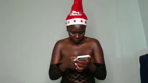 Snapshot of prettyliz1999 chatting on December 23, 8:11 am Lizzy online show from December 23, 8:11 am