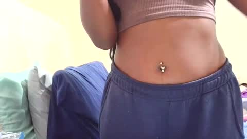 Snapshot of prettylondond chatting on July 6, 7:16 am prettylondond online show from July 6, 7:16 am