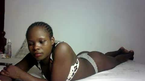 Snapshot of prettymelly_ chatting on February 24, 6:47 pm Melly online show from February 24, 6:47 pm