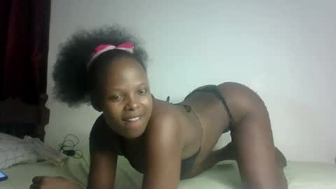 Snapshot of prettymelly_ chatting on February 26, 9:05 pm Melly online show from February 26, 9:05 pm