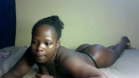 Snapshot of prettymelly_ chatting on September 28, 1:22 am Melly online show from September 28, 1:22 am