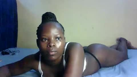 Snapshot of prettymelly_ chatting on October 6, 6:22 am Melly online show from October 6, 6:22 am