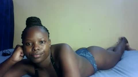 Snapshot of prettymelly_ chatting on October 7, 12:24 pm Melly online show from October 7, 12:24 pm