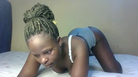 Snapshot of prettymelly_ chatting on December 1, 1:10 am Melly online show from December 1, 1:10 am