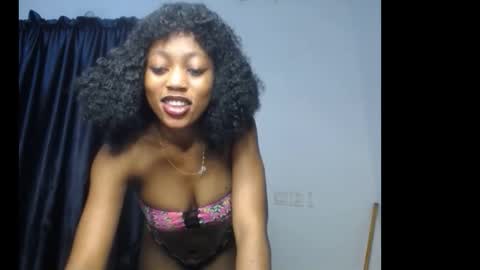 Snapshot of prettymia9 chatting on November 27, 4:47 am mia online show from November 27, 4:47 am