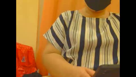 Snapshot of prettynhing chatting on October 27, 1:59 pm Nhing online show from October 27, 1:59 pm