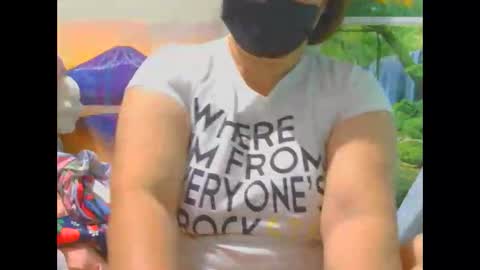 Snapshot of prettynhing chatting on November 2, 1:35 pm Nhing online show from November 2, 1:35 pm