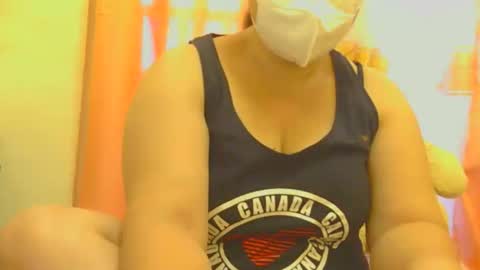 Snapshot of prettynhing chatting on November 23, 1:27 am Nhing online show from November 23, 1:27 am