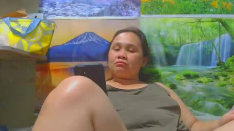 Snapshot of prettynhing chatting on November 25, 12:16 pm Nhing online show from November 25, 12:16 pm