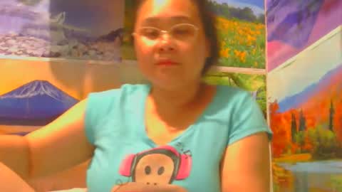 Snapshot of prettynhing chatting on November 29, 4:04 am Nhing online show from November 29, 4:04 am