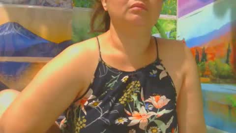 Snapshot of prettynhing chatting on December 4, 1:42 pm Nhing online show from December 4, 1:42 pm