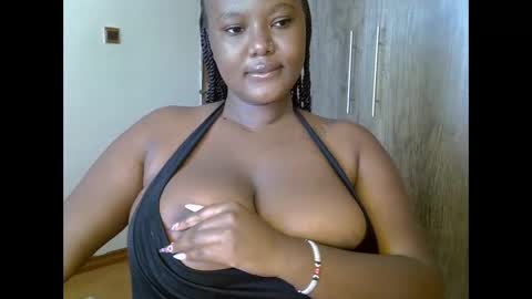 Snapshot of prettypearl_ chatting on December 26, 7:24 am pearl online show from December 26, 7:24 am