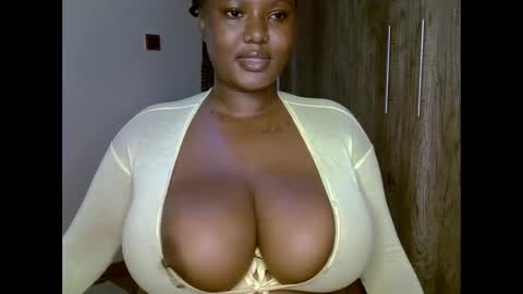 Snapshot of prettypearl_ chatting on January 3, 10:40 pm pearl online show from January 3, 10:40 pm