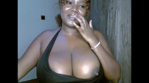 Snapshot of prettypearl_ chatting on January 9, 10:52 pm pearl online show from January 9, 10:52 pm