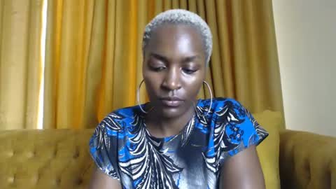 Snapshot of prettyquee chatting on December 5, 8:44 am sasha online show from December 5, 8:44 am