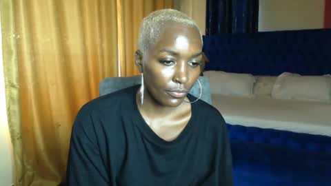 Snapshot of prettyquee chatting on December 24, 7:39 am sasha online show from December 24, 7:39 am