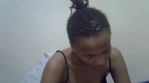 Snapshot of prettyqueenn1 chatting on February 6, 12:43 am sharon online show from February 6, 12:43 am