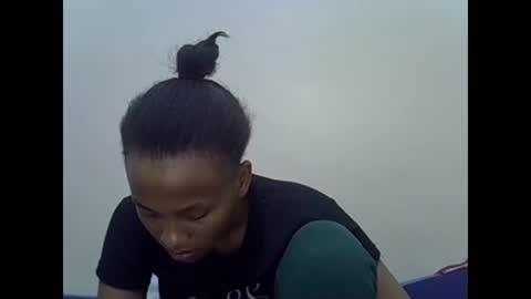 Snapshot of prettyqueenn1 chatting on February 24, 5:22 am sharon online show from February 24, 5:22 am