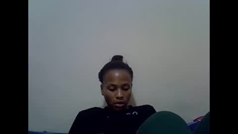 Snapshot of prettyqueenn1 chatting on February 24, 8:47 pm sharon online show from February 24, 8:47 pm