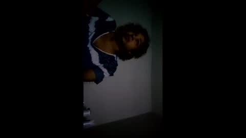 prettyred2026 online show from May 5, 4:09 am