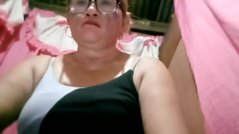 Snapshot of prettyrose01 chatting on June 19, 9:29 pm prettyrose01 online show from June 19, 9:29 pm