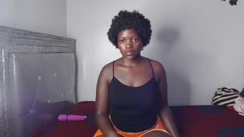 Snapshot of prettysmiles1 chatting on September 19, 9:11 am prettysmiles1 online show from September 19, 9:11 am